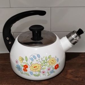Finland KAARNA Enamel Vintage Teapot Floral Bouquet